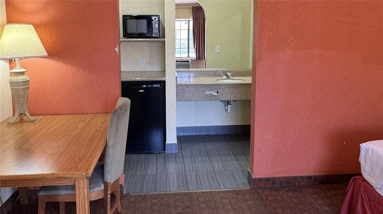 Travelodge by Wyndham Lubbock Room