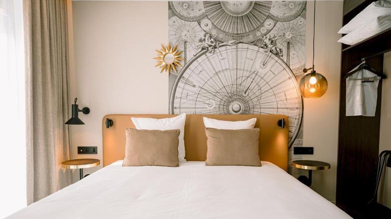 <b>Hotel Laperouse Room</b>. Images powered by <a href="https://iceportal.shijigroup.com/" title="IcePortal" target="_blank">IcePortal</a>.