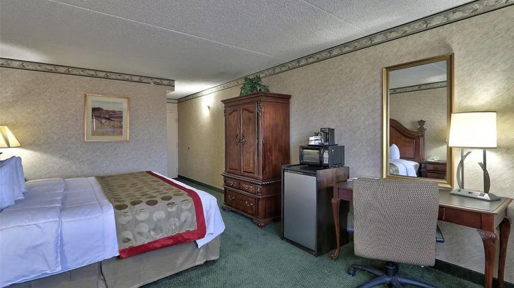 Ramada by Wyndham Albuquerque Midtown Room