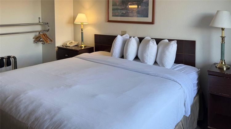 Ramada by Wyndham Albuquerque Midtown Suite