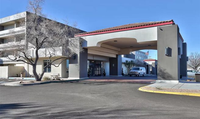 Ramada by Wyndham Albuquerque Midtown Exterior