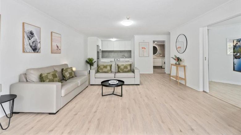<b>Sovereign On The Gold Coast Room</b>. Images powered by <a href="https://iceportal.shijigroup.com/" title="IcePortal" target="_blank">IcePortal</a>.