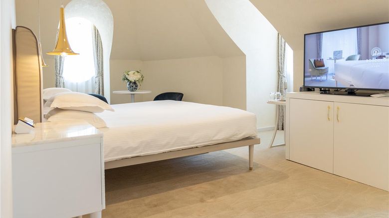 <b>Boscolo Lyon Room</b>. Images powered by <a href="https://iceportal.shijigroup.com/" title="IcePortal" target="_blank">IcePortal</a>.