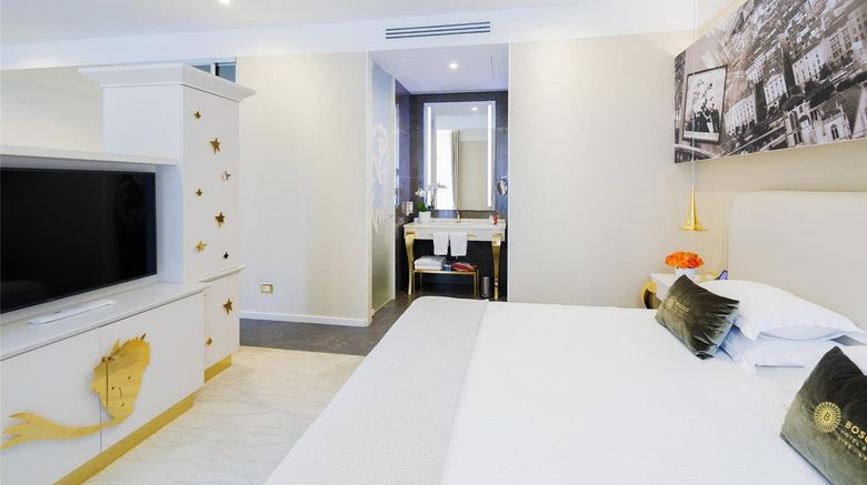 <b>Boscolo Lyon Suite</b>. Images powered by <a href="https://iceportal.shijigroup.com/" title="IcePortal" target="_blank">IcePortal</a>.