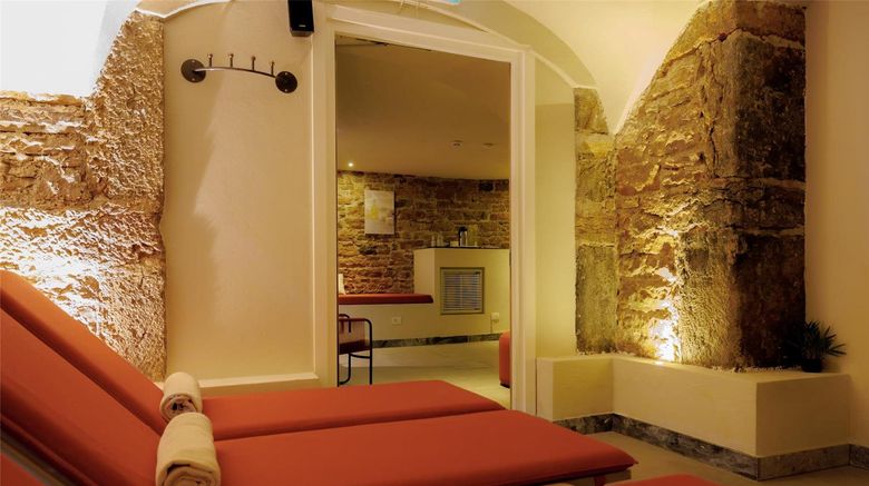 <b>Boscolo Lyon Spa</b>. Images powered by <a href="https://iceportal.shijigroup.com/" title="IcePortal" target="_blank">IcePortal</a>.