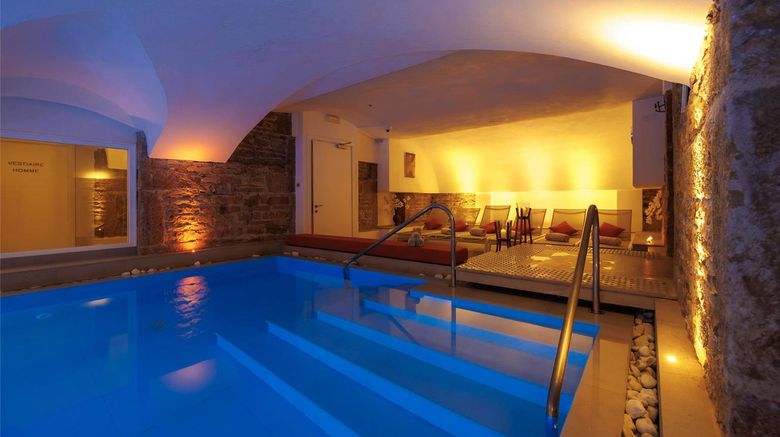 <b>Boscolo Lyon Pool</b>. Images powered by <a href="https://iceportal.shijigroup.com/" title="IcePortal" target="_blank">IcePortal</a>.