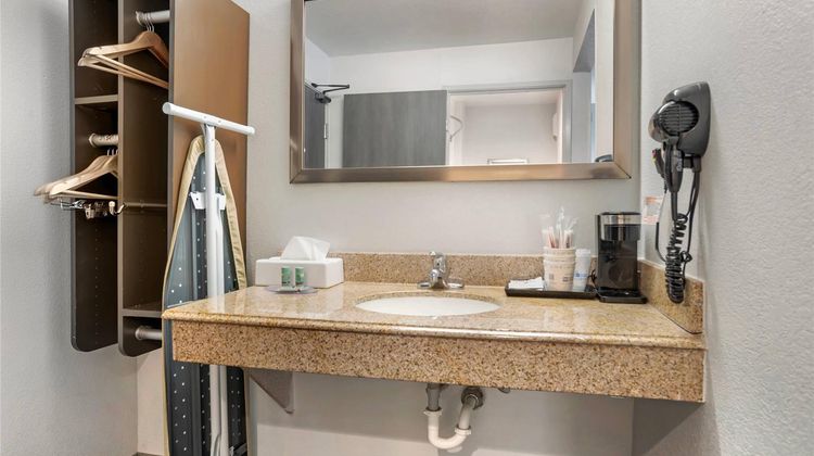 Country Inn & Suites Montgomery I-85 Suite