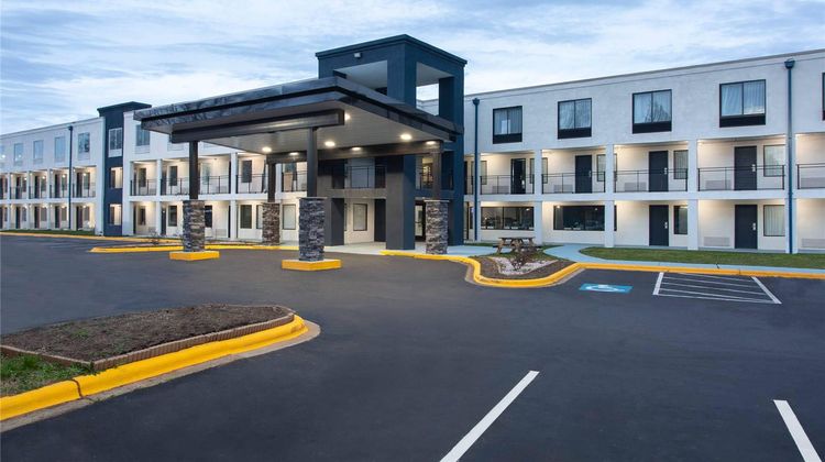 Baymont by Wyndham Charlotte University Exterior