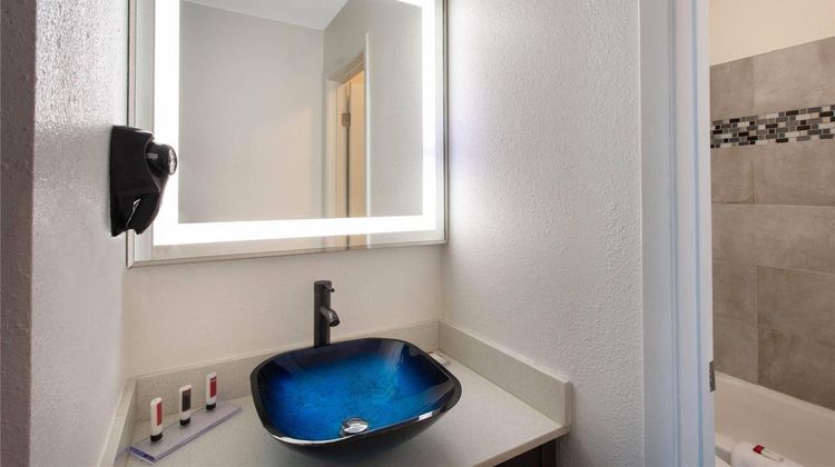 Baymont by Wyndham Charlotte University Room