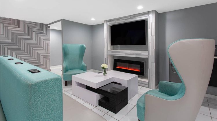 Baymont by Wyndham Charlotte University Lobby