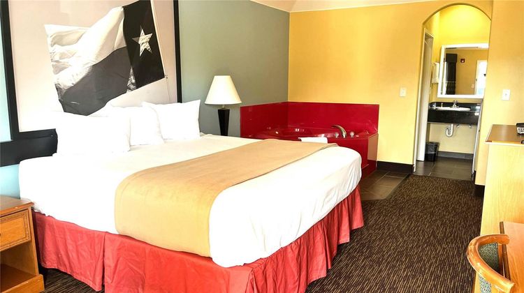 Quality Inn Montgomery - Lake Conroe Room