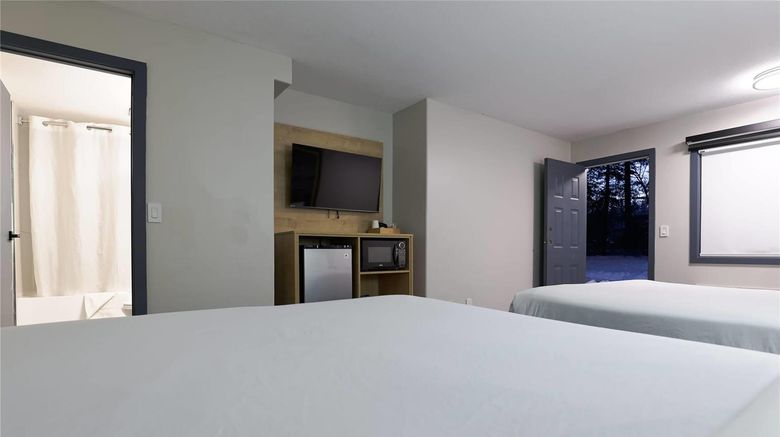 <b>Super 8 by Wyndham Clearwater BC Room</b>. Images powered by <a href="https://iceportal.shijigroup.com/" title="IcePortal" target="_blank">IcePortal</a>.