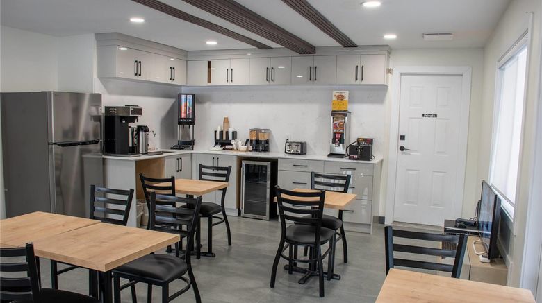 <b>Super 8 by Wyndham Clearwater BC Restaurant</b>. Images powered by <a href="https://iceportal.shijigroup.com/" title="IcePortal" target="_blank">IcePortal</a>.