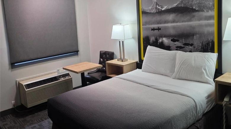 <b>Super 8 by Wyndham Clearwater BC Room</b>. Images powered by <a href="https://iceportal.shijigroup.com/" title="IcePortal" target="_blank">IcePortal</a>.