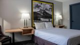 Super 8 by Wyndham Clearwater BC Room