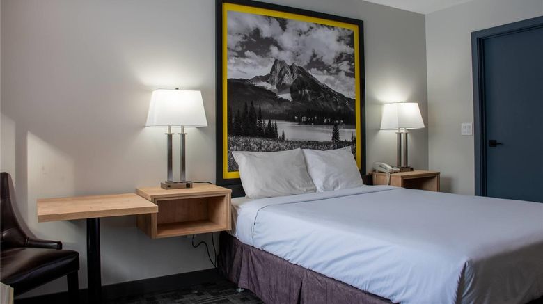 <b>Super 8 by Wyndham Clearwater BC Room</b>. Images powered by <a href="https://iceportal.shijigroup.com/" title="IcePortal" target="_blank">IcePortal</a>.