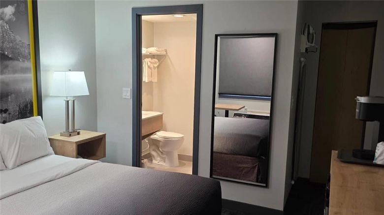 <b>Super 8 by Wyndham Clearwater BC Room</b>. Images powered by <a href="https://iceportal.shijigroup.com/" title="IcePortal" target="_blank">IcePortal</a>.