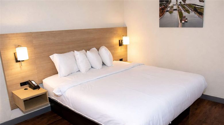 <b>Baymont by Wyndham Sault Ste Marie Room</b>. Images powered by <a href="https://iceportal.shijigroup.com/" title="IcePortal" target="_blank">IcePortal</a>.