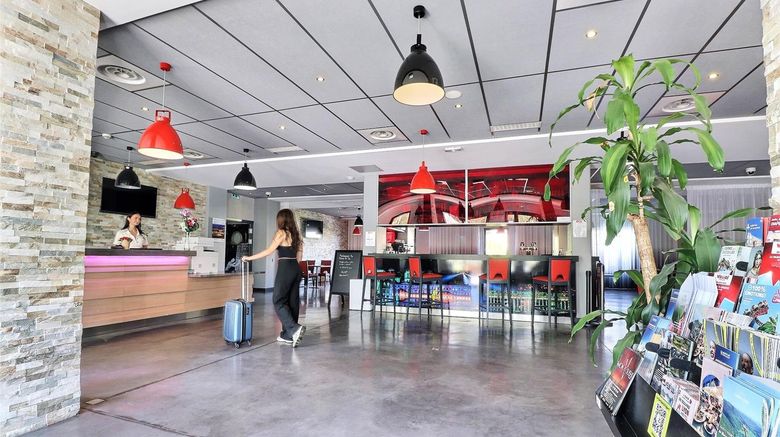 <b>Hotel des Lumieres Lobby</b>. Images powered by <a href="https://iceportal.shijigroup.com/" title="IcePortal" target="_blank">IcePortal</a>.