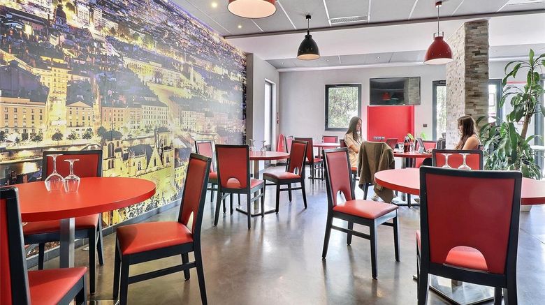 <b>Hotel des Lumieres Restaurant</b>. Images powered by <a href="https://iceportal.shijigroup.com/" title="IcePortal" target="_blank">IcePortal</a>.