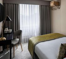 Queens Hotel & Spa Room
