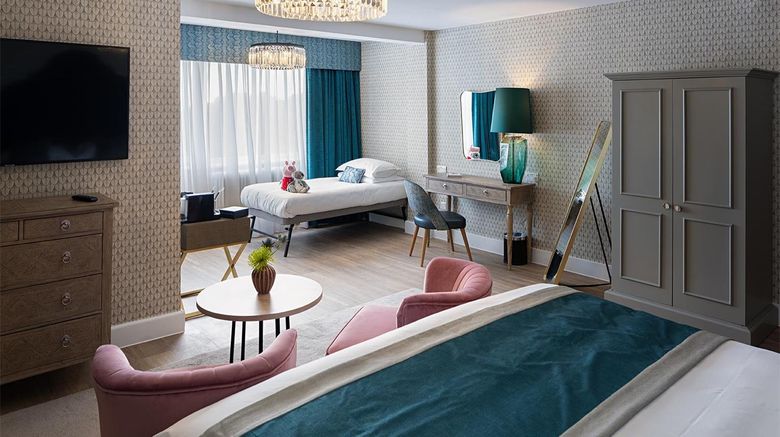 <b>Queens Hotel & Spa Suite</b>. Images powered by <a href="https://iceportal.shijigroup.com/" title="IcePortal" target="_blank">IcePortal</a>.