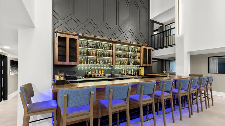 Latitude Suites Tinton Falls Restaurant