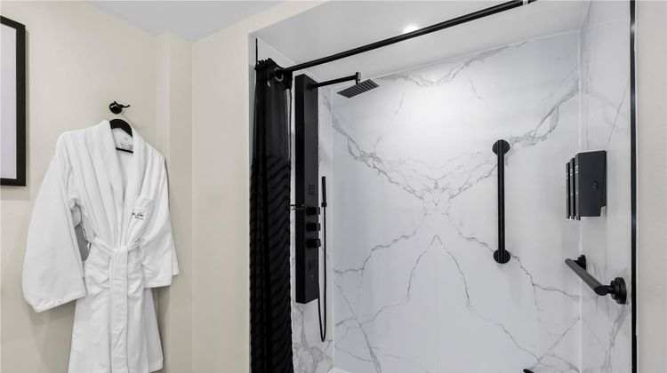 Latitude Suites Tinton Falls Room