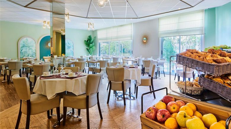 <b>Hotel Charlemagne Restaurant</b>. Images powered by <a href="https://iceportal.shijigroup.com/" title="IcePortal" target="_blank">IcePortal</a>.