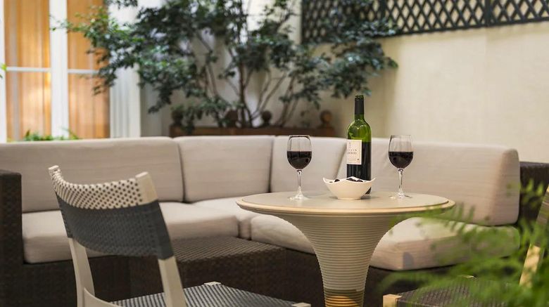 <b>Hotel Magda Champs-Elysees Restaurant</b>. Images powered by <a href="https://iceportal.shijigroup.com/" title="IcePortal" target="_blank">IcePortal</a>.