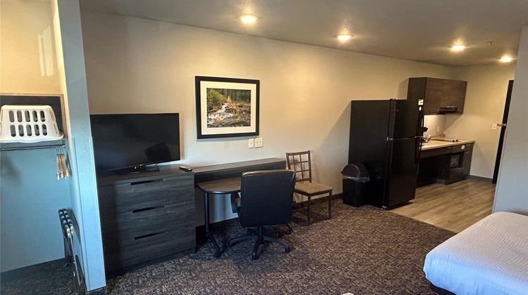 Executive Residency Medford Room
