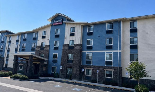 Executive Residency Medford Exterior