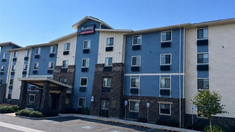 Executive Residency Medford Exterior