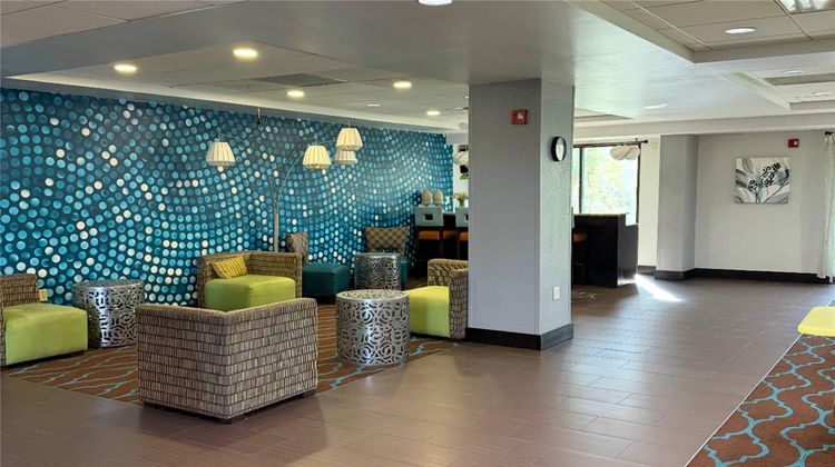 Comfort Inn and Suites Tampa North Lobby