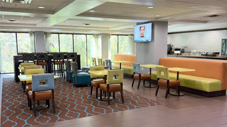 Comfort Inn and Suites Tampa North Restaurant