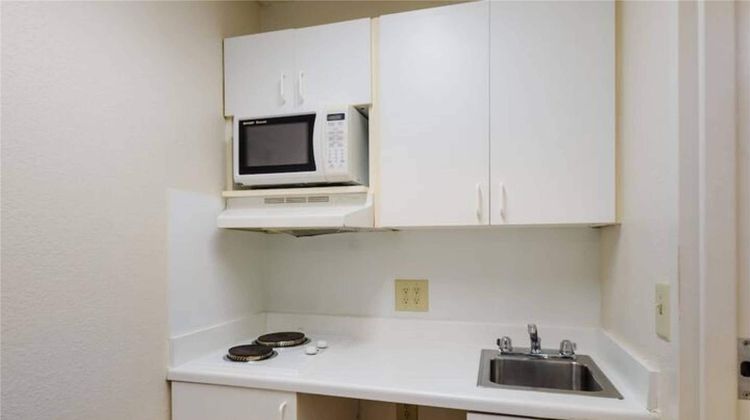 Suburban Studios Winston Salem Univ Pkwy Room