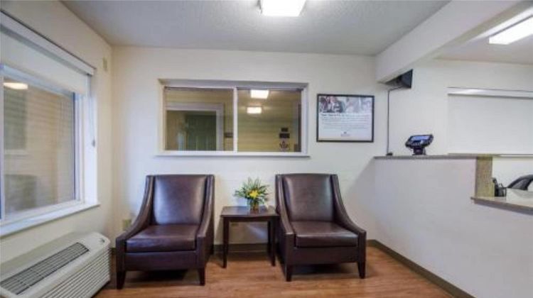 Suburban Studios Winston Salem Univ Pkwy Lobby