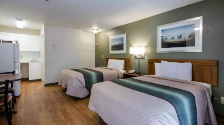 Suburban Studios Winston Salem Univ Pkwy Room