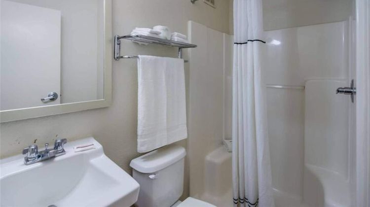 Suburban Studios Winston Salem Univ Pkwy Room