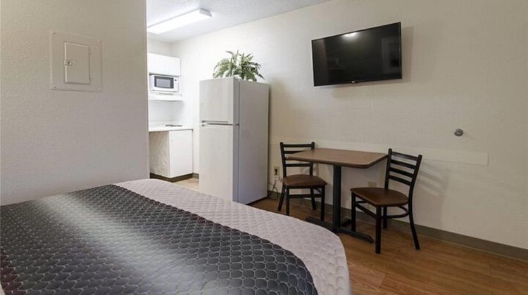 Suburban Studios Winston Salem Univ Pkwy Room