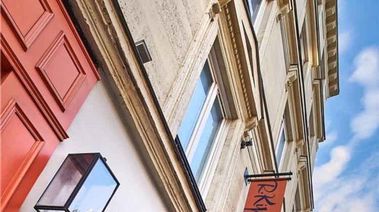 R Kipling Hotel Exterior
