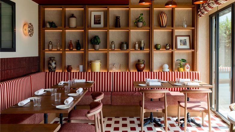 <b>Hotel Real Restaurant</b>. Images powered by <a href="https://iceportal.shijigroup.com/" title="IcePortal" target="_blank">IcePortal</a>.