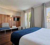 Hotel Atrium Room