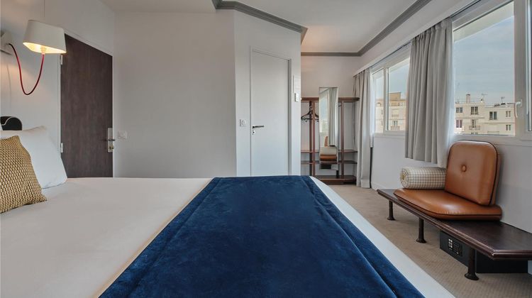Hotel Atrium Room