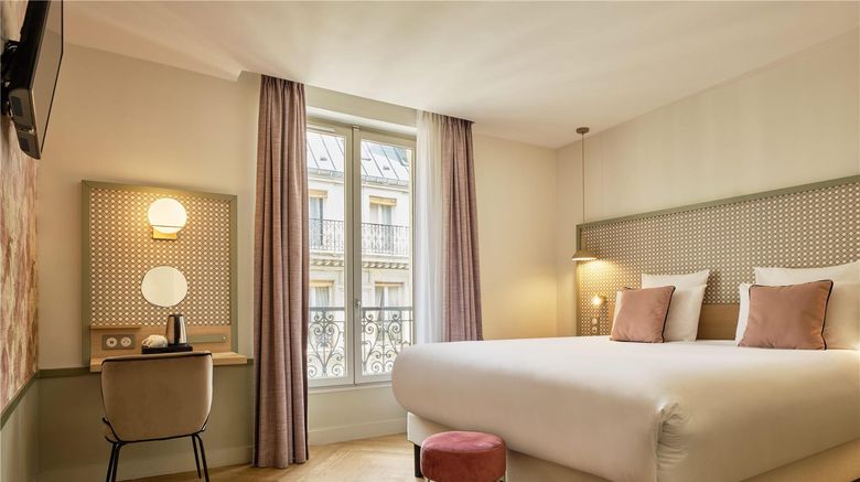 <b>Cervantes Hotel Room</b>. Images powered by <a href="https://iceportal.shijigroup.com/" title="IcePortal" target="_blank">IcePortal</a>.