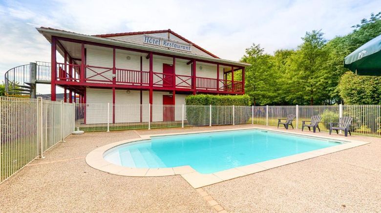 <b>Brit Hotel Ever Route 64 Tarbes Ibos Pool</b>. Images powered by <a href="https://iceportal.shijigroup.com/" title="IcePortal" target="_blank">IcePortal</a>.