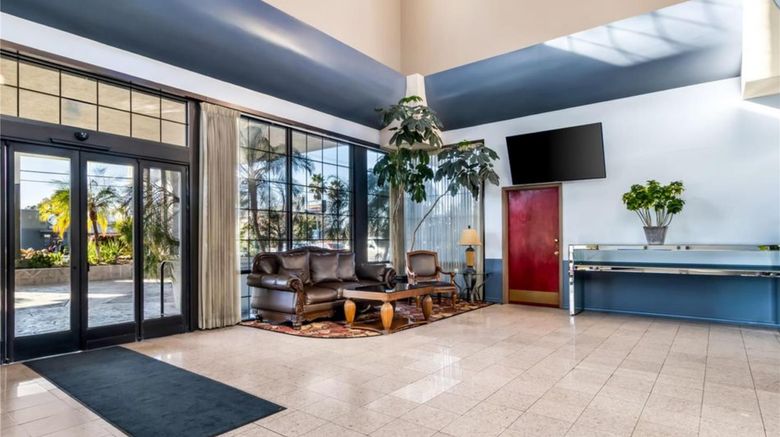<b>SureStay by Best Western Bakersfield Lobby</b>. Images powered by <a href="https://iceportal.shijigroup.com/" title="IcePortal" target="_blank">IcePortal</a>.