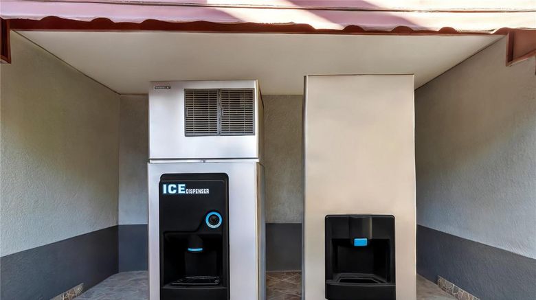 <b>SureStay by Best Western Bakersfield Other</b>. Images powered by <a href="https://iceportal.shijigroup.com/" title="IcePortal" target="_blank">IcePortal</a>.