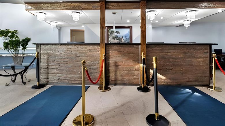 <b>SureStay by Best Western Bakersfield Lobby</b>. Images powered by <a href="https://iceportal.shijigroup.com/" title="IcePortal" target="_blank">IcePortal</a>.