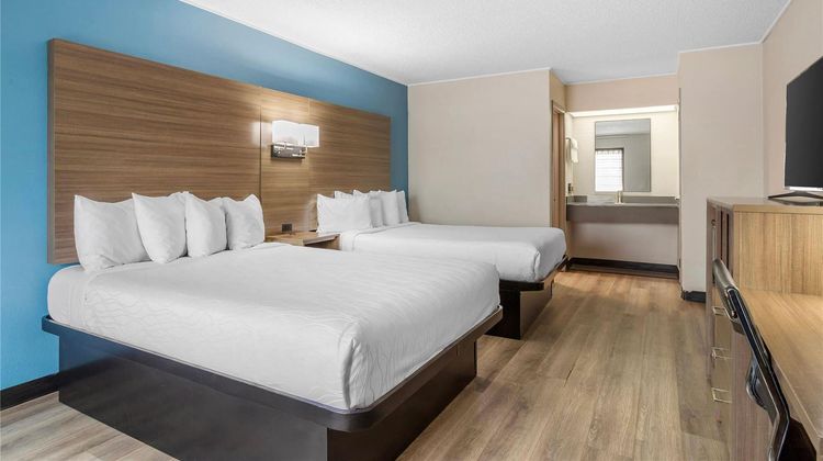 Days Inn by Wyndham Victoria East Room